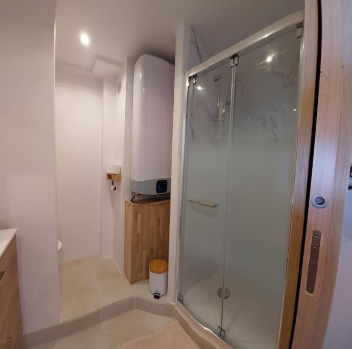 Front De - Emplacement Prise Au Calme - T2 Moderne Et Entierement Climatise - A Pieds *